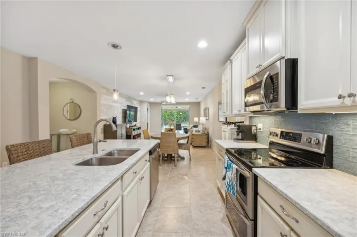 14947  Edgewater  CIR, Naples, FL 34114