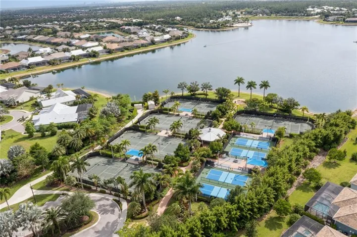 14947  Edgewater  CIR, Naples, FL 34114