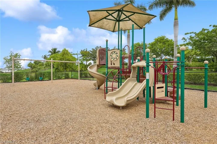 14947  Edgewater  CIR, Naples, FL 34114