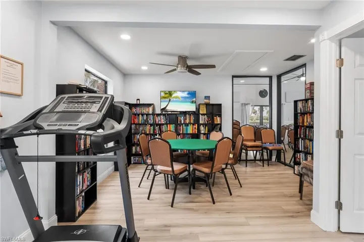 Common area/libray & small fitness room