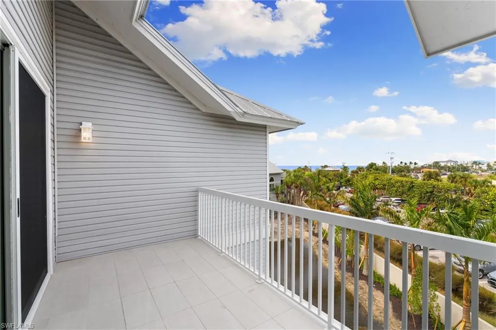 121 Barefoot CIR, Bonita Springs, FL 34134,225001664