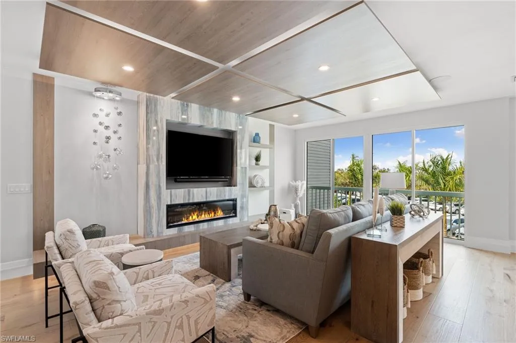 121 Barefoot CIR, Bonita Springs, FL 34134,225001664