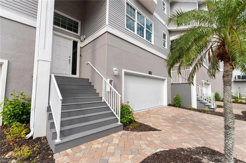 121 Barefoot CIR, Bonita Springs, FL 34134,225001664