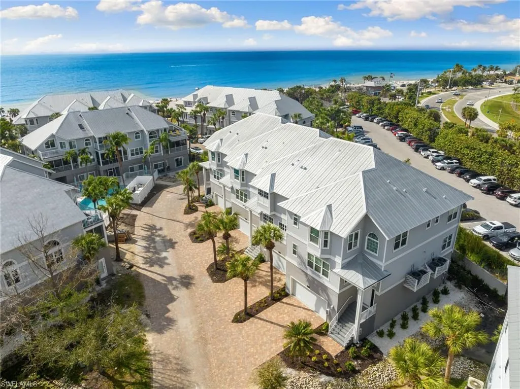 121 Barefoot CIR, Bonita Springs, FL 34134,225001664