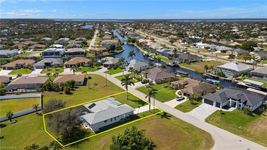 Bird's eye view featuring a water view and a residential view