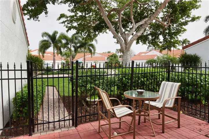549 Beachwalk Cir, Naples, Florida 34108