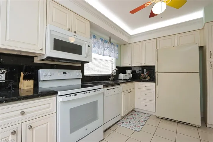 549 Beachwalk Cir, Naples, Florida 34108