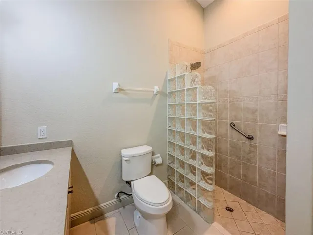 3510 Avion Woods Ct 104, Naples, Florida 34104
