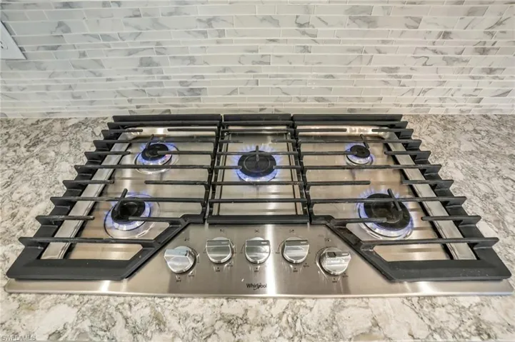 Gas cooktop