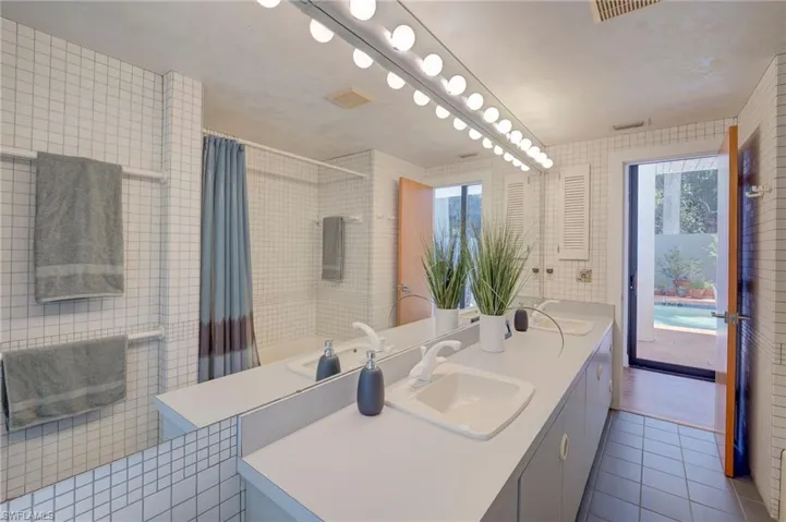 1215 Caloosa Dr, Fort Myers, Florida 33901