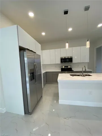 1054 Fayette AVE, LEHIGH ACRES FL 33974