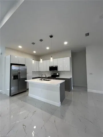1054 Fayette AVE, LEHIGH ACRES FL 33974