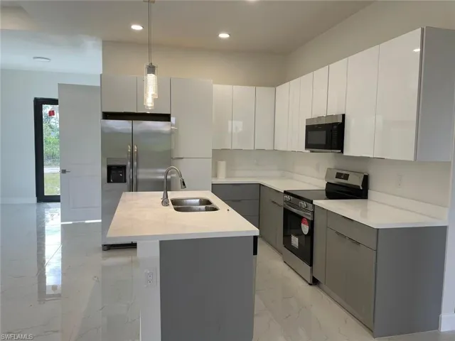 1054 Fayette AVE, LEHIGH ACRES FL 33974