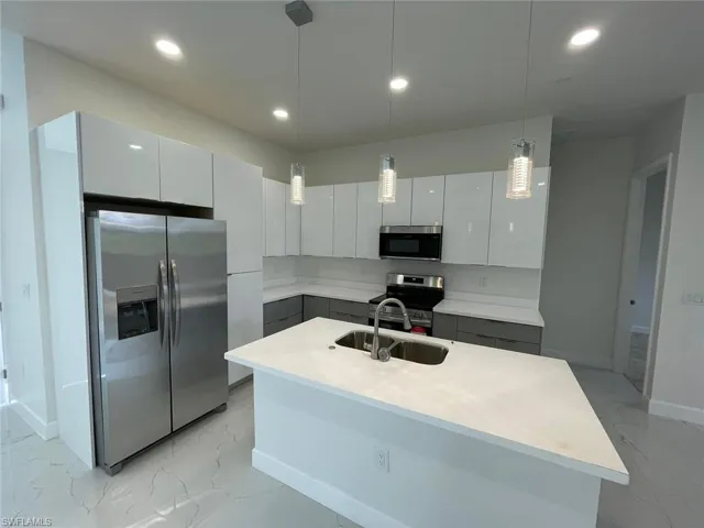 1054 Fayette AVE, LEHIGH ACRES FL 33974