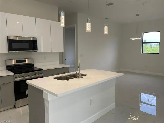 1054 Fayette AVE, LEHIGH ACRES FL 33974