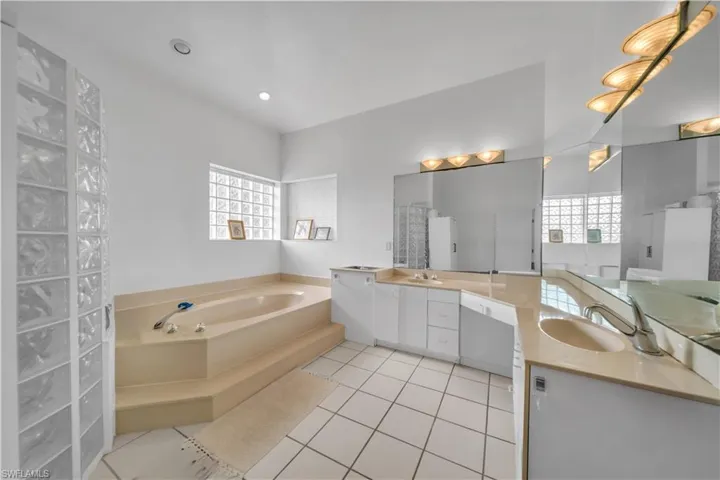 16971 Timberlakes Dr, Fort Myers, Florida 33908