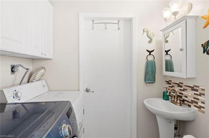 4132 SE 9th PL, CAPE CORAL FL 33904