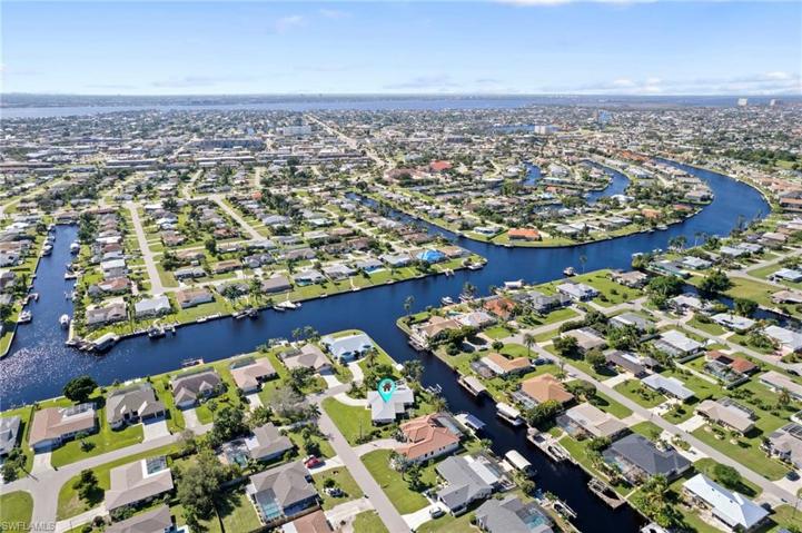 4132 SE 9th PL, CAPE CORAL FL 33904