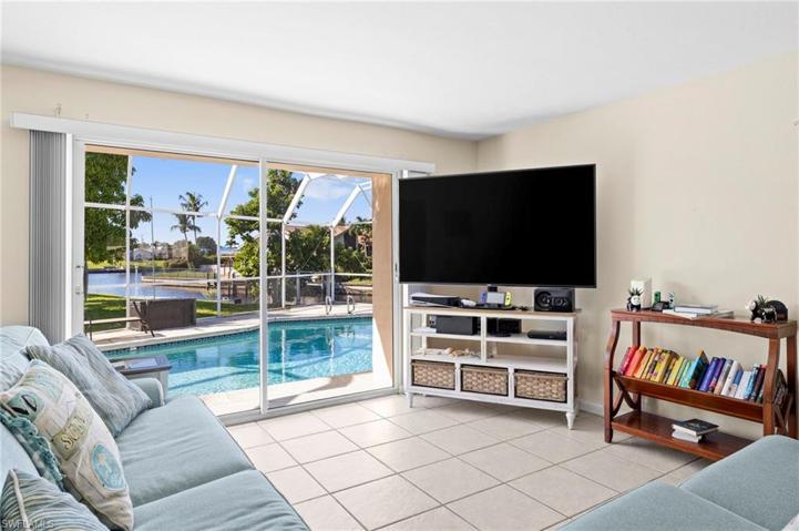 4132 SE 9th PL, CAPE CORAL FL 33904