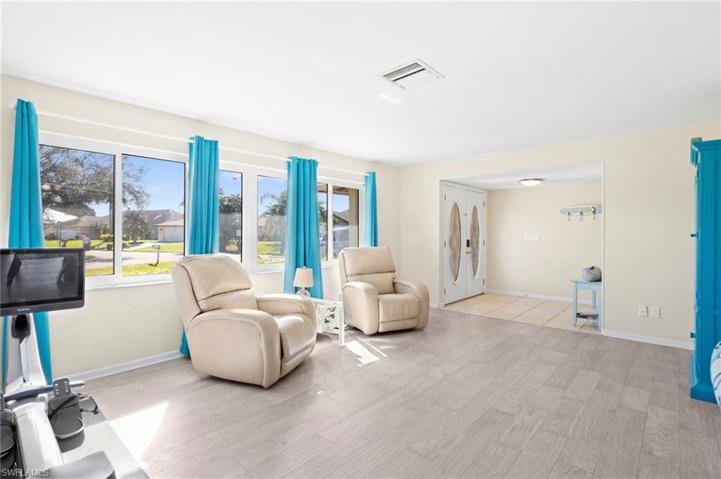 4132 SE 9th PL, CAPE CORAL FL 33904