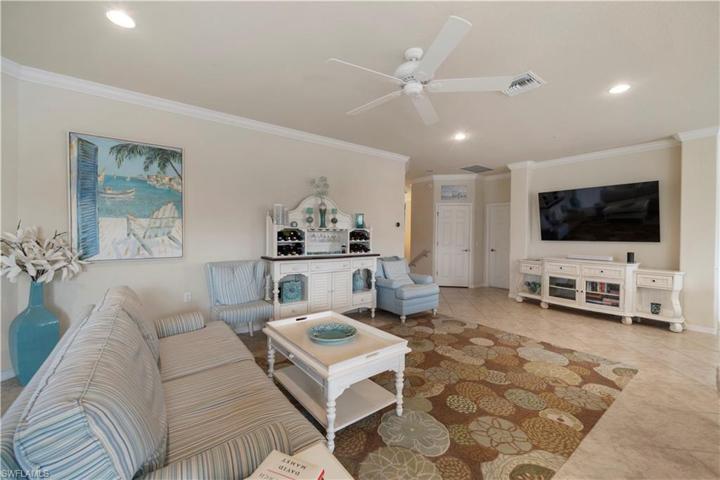 10554 Smokehouse Bay DR # 201, NAPLES FL 34120