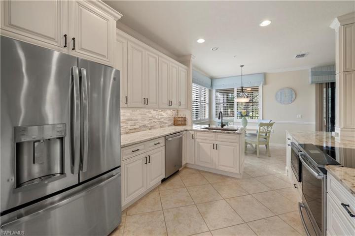 10554 Smokehouse Bay DR # 201, NAPLES FL 34120