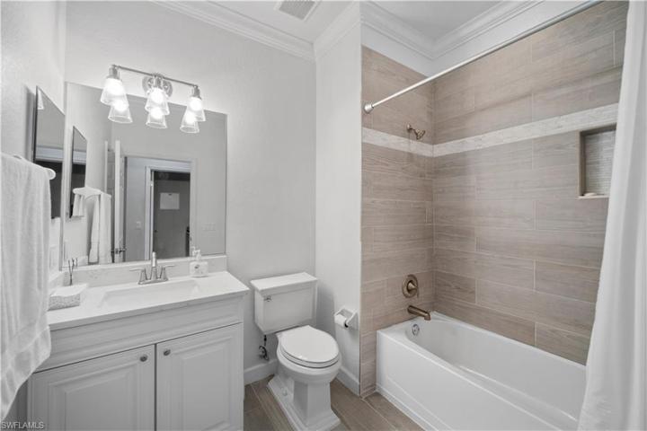 10554 Smokehouse Bay DR # 201, NAPLES FL 34120