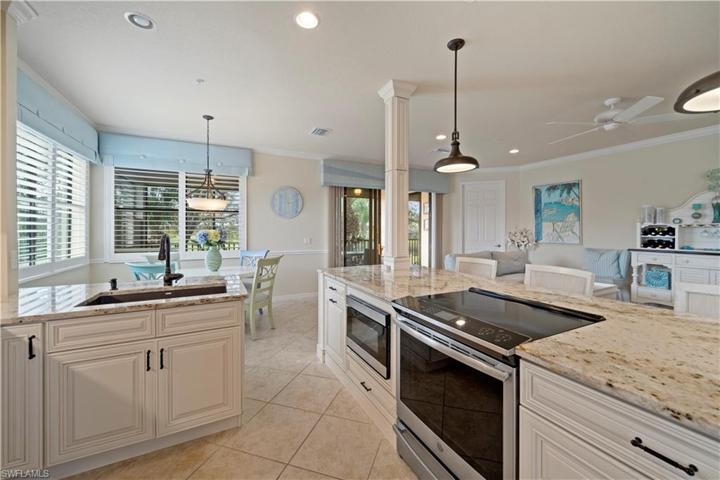 10554 Smokehouse Bay DR # 201, NAPLES FL 34120