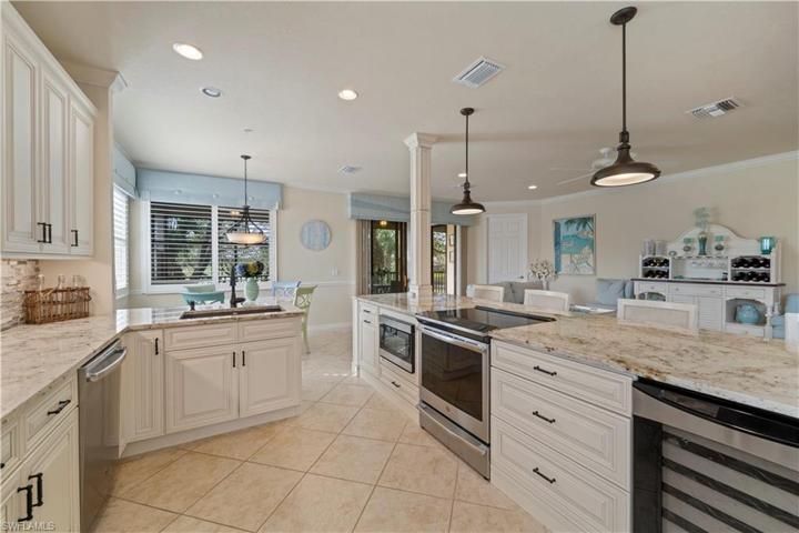 10554 Smokehouse Bay DR # 201, NAPLES FL 34120