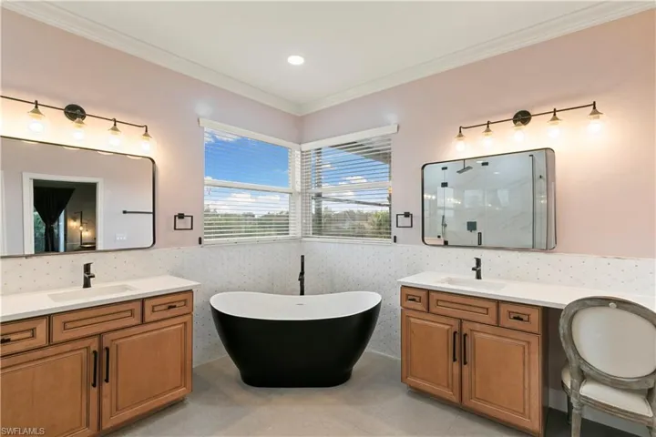 8503  Laurel Lakes  CV, Naples, FL 34119