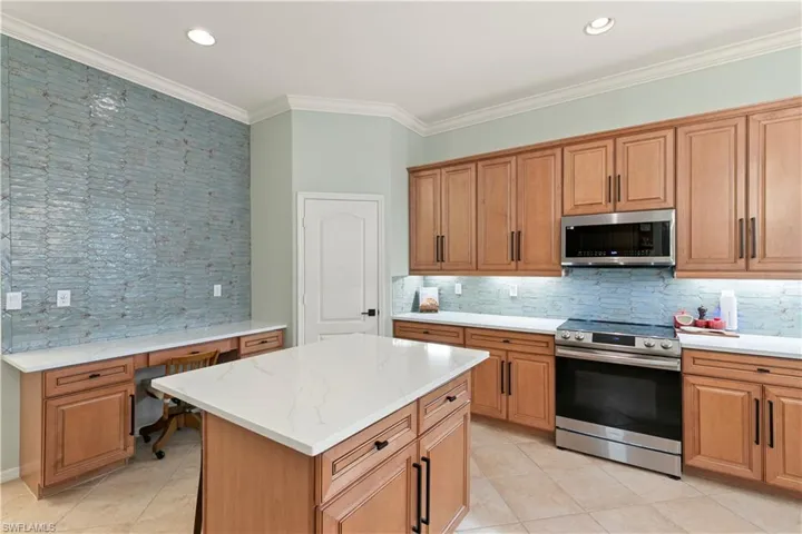 8503  Laurel Lakes  CV, Naples, FL 34119