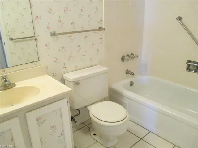 1624 Pine Valley Dr 217, Fort Myers, Florida 33907