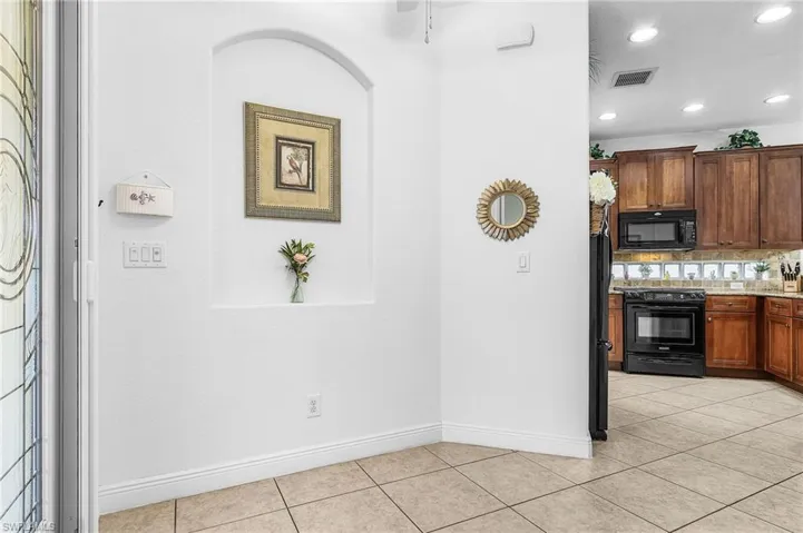 Entry art niche