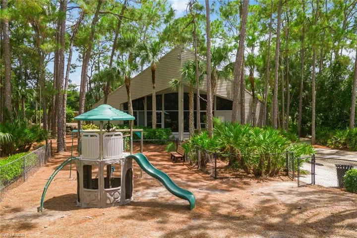 2271  Hawksridge  DR, Naples, FL 34105