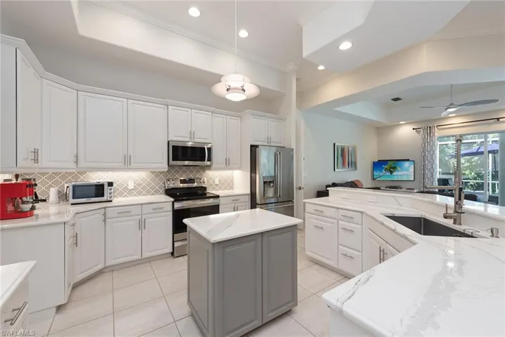 2271  Hawksridge  DR, Naples, FL 34105