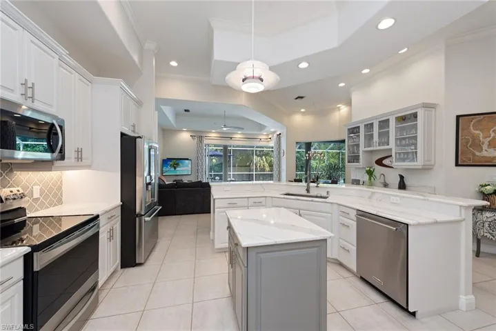 2271  Hawksridge  DR, Naples, FL 34105