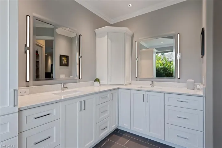 2271  Hawksridge  DR, Naples, FL 34105