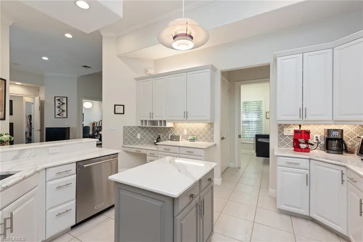 2271  Hawksridge  DR, Naples, FL 34105