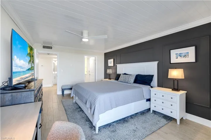 Primary bedroom en-suite