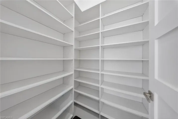Walk in pantry