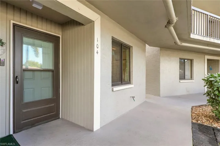 5741  Gage  LN, Naples, FL 34113