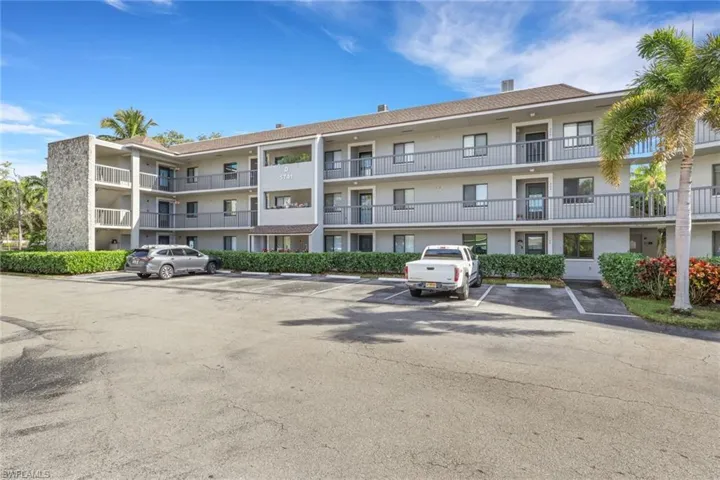 5741  Gage  LN, Naples, FL 34113