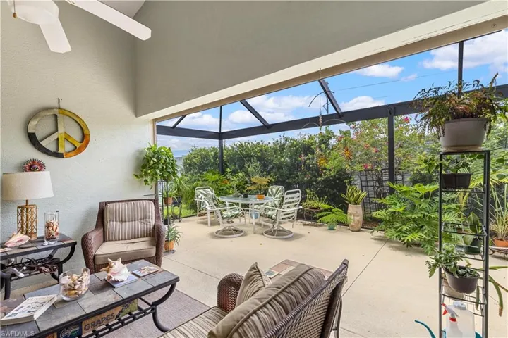 Sunroom with ceiling fan