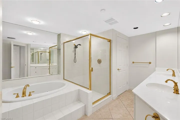 7117 Pelican Bay Blvd 1408, Naples, Florida 34108