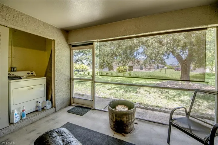 Sunroom / solarium with washer / dryer