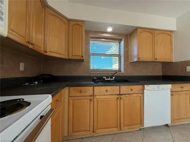 224 SE 3rd  TER, Cape Coral, FL 33990