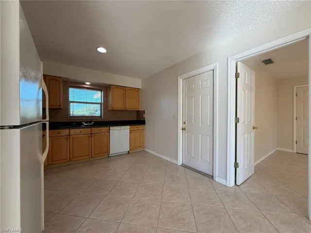 224 SE 3rd  TER, Cape Coral, FL 33990