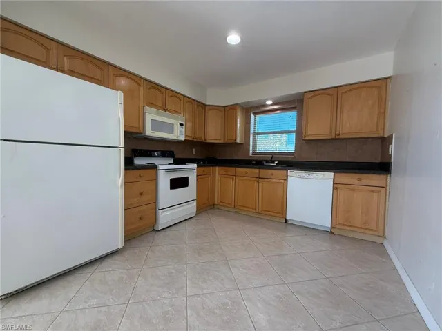224 SE 3rd  TER, Cape Coral, FL 33990