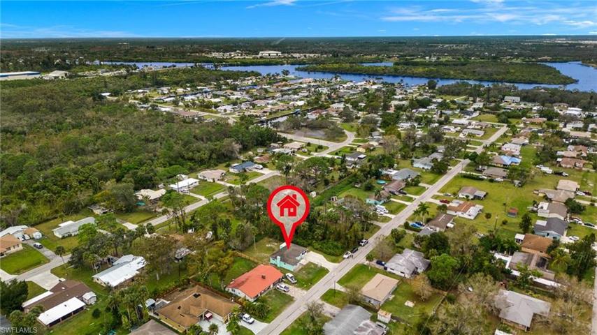Close proximity to the river and public boat ramp