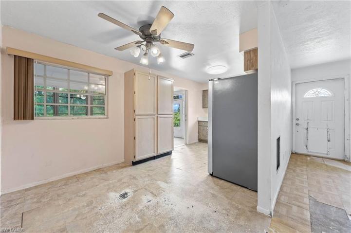 dining/kitchen area